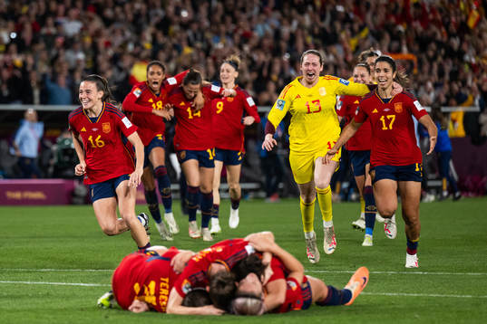 Maria Perez, Enith Salon and Alba Redondo of Spain celebrate