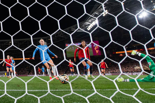 Alex Greenwood and goalkeeper Mary Earps of England see