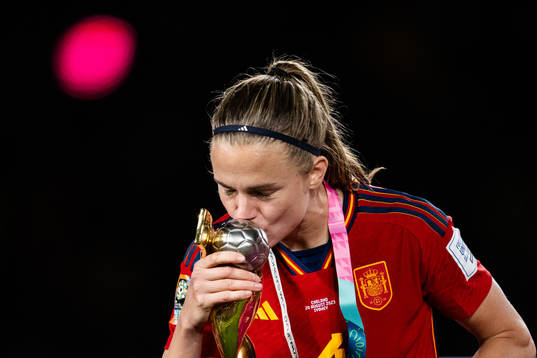 Irene Paredes of Spain celebrates and kiss the trophy at the medal ceremony