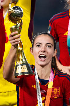 Bla gjennom flere bilder av Aitana Bonmati