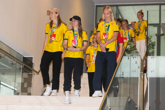 Magdalena Eriksson, Kosovare Asllani, and Caroline Seger of