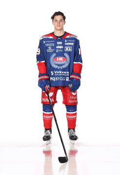 Oskarshamns Dalibor Dvorskyposerar för ett porträtt