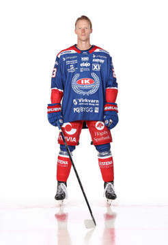 Oskarshamns Gustaf Westlundposerar för ett porträtt