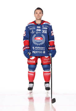 Oskarshamns David Quennevilleposerar för ett porträtt