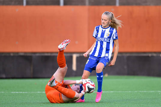 Jitexs Anna Larsson och IFK Göteborgs Filippa Andersson