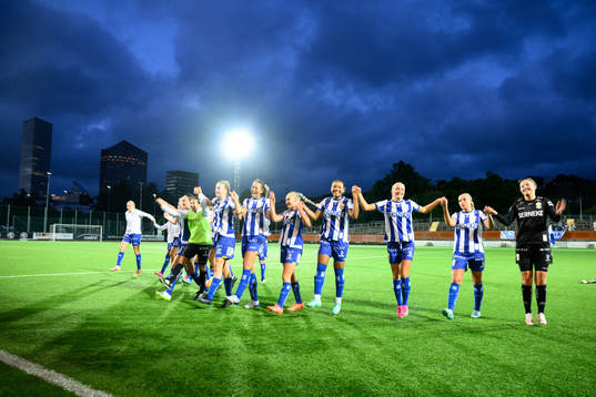 IFK Göteborgs spelare jublar