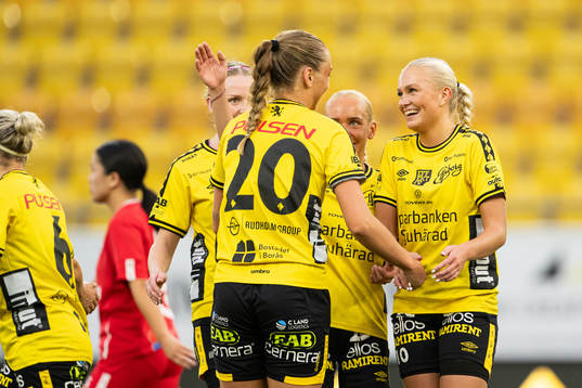 Elfsborgs Matilda Ståhlbom Karlsson jublar med lagkamrater
