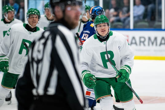 Rögles Johannes Johannesen jublar