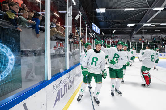 Rögles Brandon Davidson och Johannes Johannesen jublar