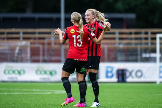 Brommapojkarnas Klara Andrup jublar efter 1-2