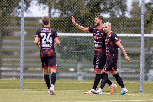 Trollhättans Alibek Aliev jublar efter 0-1