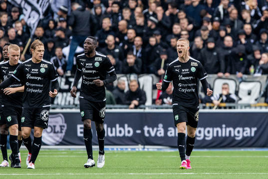 Västerås SKs Daniel Ask jublar efter 1-1