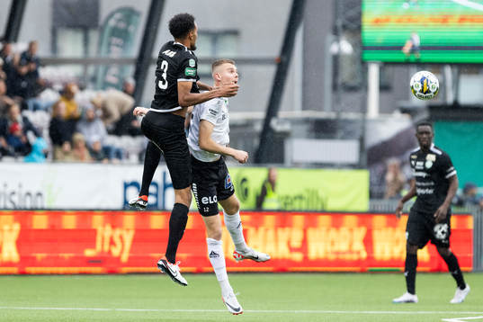 Västerås SKs Alex Douglas och Örebros Jake Larsson