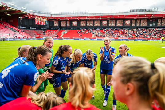 Kirvil Odden Sundsfjord, Anna Linnea Palm, Iselin Sandnes Olsen, Emilie Raaum Closs and Julie Aune Jorde of Lyn ahead of the Toppserien football match between Brann and Lyn on August 26, 2023 in Bergen.