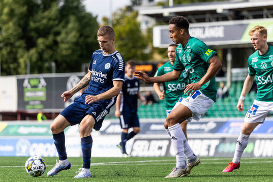 Utsiktens Lucas Hedlund och Brages Eirik Asante Gayi