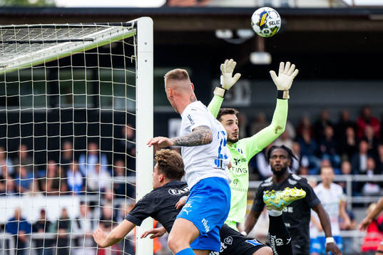 Halmstads Gabriel Wallentin och målvakt Marko Johansson