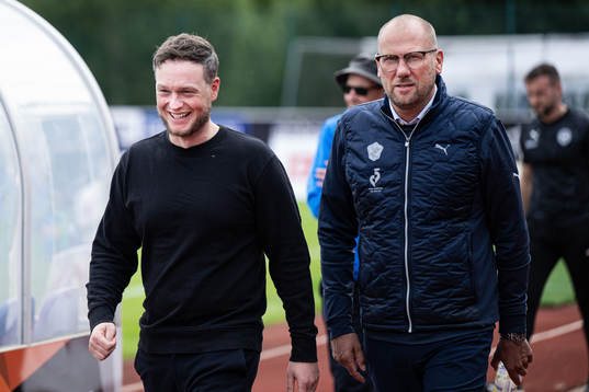 Värnamos tränare Kim Hellberg och Halmstads tränare Magnus Haglund