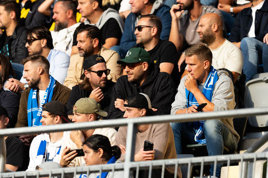 Tidigare IFK Göteborg spelaren Mattias Bjärsmyr t.v. och Pontus Wernbloom längst t.h. på läktaren