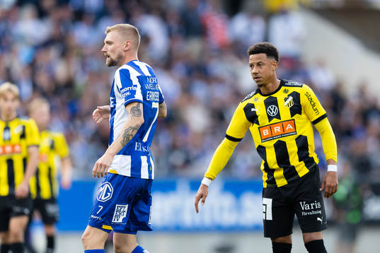IFK Göteborgs Sebastian Eriksson och Häckens Tobias Sana