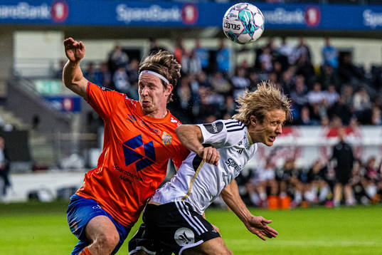 Kristoffer Ødemarksbakken of Aalesund and Per Ciljan Skjelbred of Rosenborg