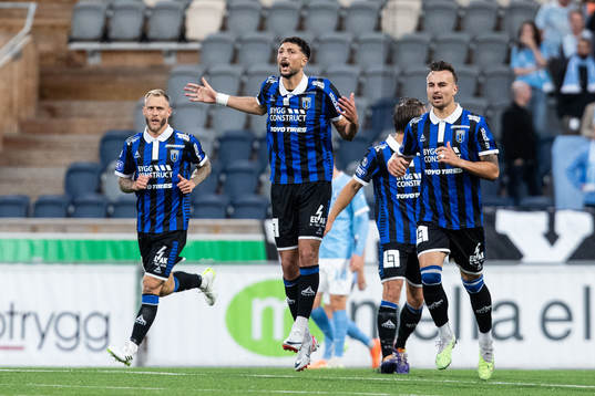 Sirius Wessam Abou Ali jublar med Joeri De Kamps och Henrik Castegren efter 1-2