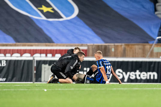 Sirius Jakob Voelkerling Persson har ont och får vård