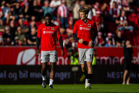 David Moller Wolfe of AZ Alkmaar warms up