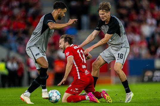 Bård Finne of Brann and David Moller Wolfe of AZ Alkmaar