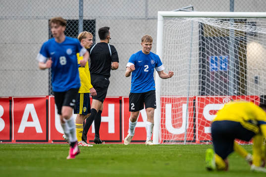 Estlands Mark Henrik Kukk jublar efter 2-1