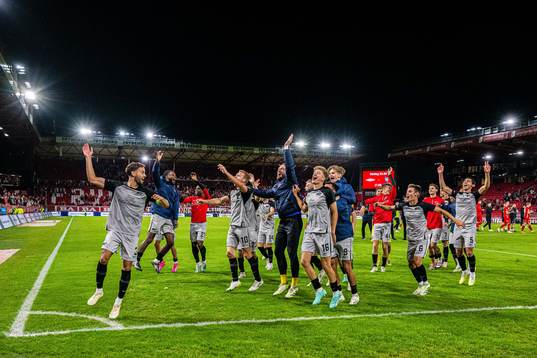 Pantelis Chatzidiakos, Dani De Wit, Sven Mijnans, David Moller Wolfe and Alexandre Penetra of AZ Alkmaar celebrates