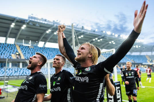 Örebros Kalle Holmberg jublar efter 0-3