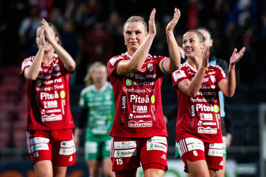 Piteås Ellen Löfqvist jublar