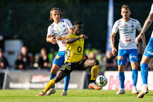 Värnamos Simon Thern och Elfsborgs Emmanuel Boateng