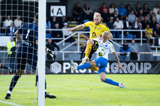 Elfsborgs Sveinn Guðjohnsen och Värnamos Viktor Bergh