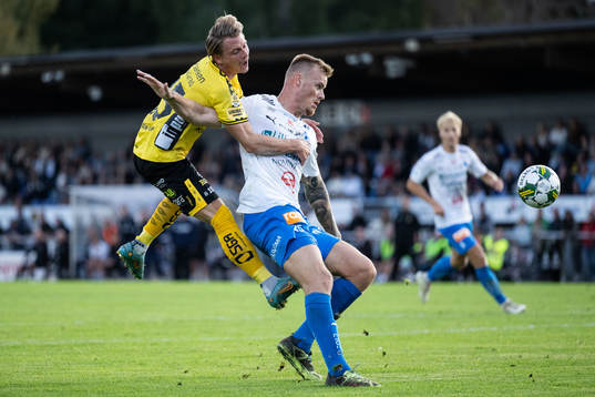 Elfsborgs Simon Hedlund och Värnamos Victor Eriksson