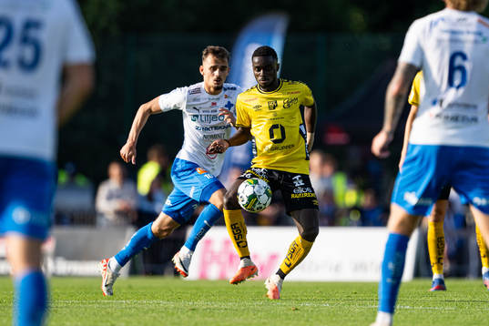 Värnamos Ajdin Zeljkovic och Elfsborgs Emmanuel Boateng