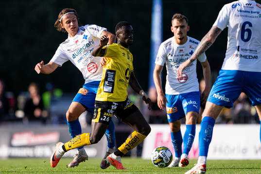 Värnamos Simon Thern och Elfsborgs Emmanuel Boateng