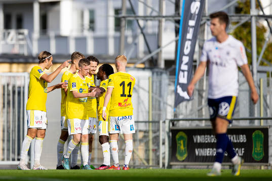 Falkenbergs spelare jublar