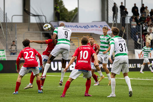 Västerås SKs Daniel Ask mot Brages Eirik Asante Gayi