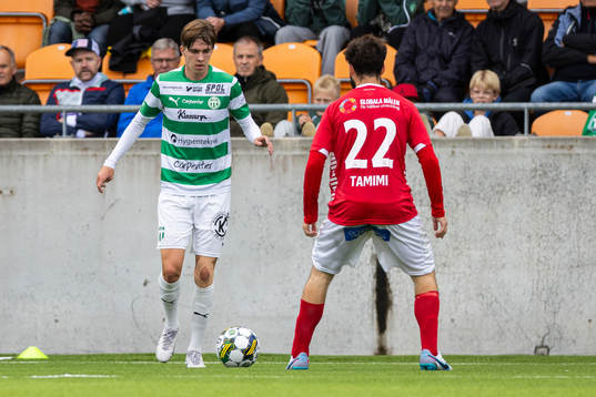 Västerås SKs Max Larsson mot Brages Jonathan Syberg Tamimi