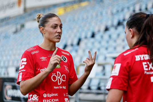 Örebros Hannah Davison