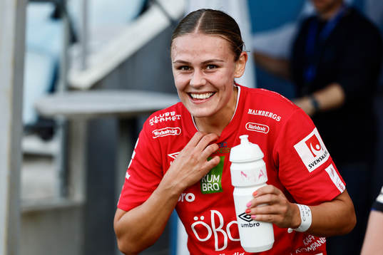 Örebros Maja Bodin bär vit tejp med texten ”Contigo