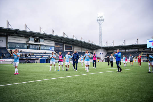 Gefles spelare jublar