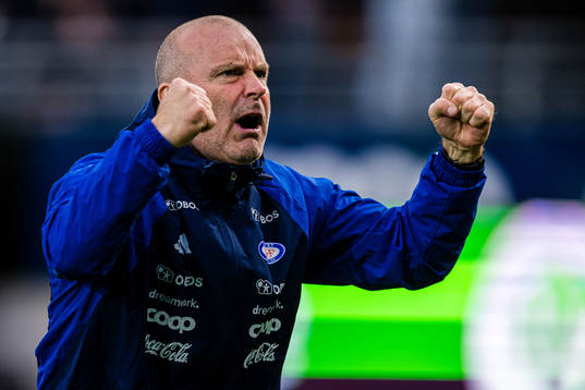 Geir Bakke, head coach of Vålerenga, celebrates