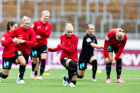 Brommapojkarnas spelare värmer upp