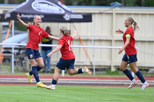 Norges Josefine Thorsnes Lefdal jublar efter 0-1