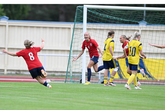 Norges Josefine Thorsnes Lefdal jublar efter 0-1