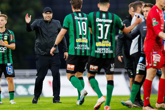 Varbergs tränare Martin Skogman jublar