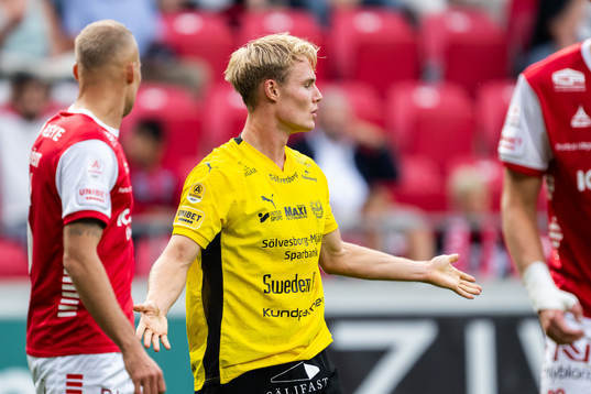 Mjällbys Max Fenger jublar