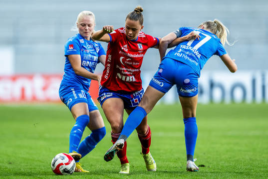 Kalmars Wilma Finnman och Amanda Persson mot Vittsjös Hanna Ekengren